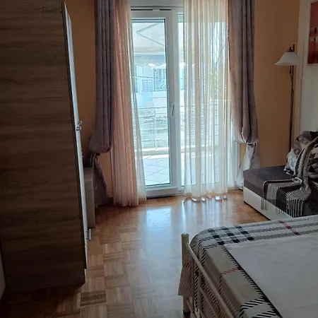 House * Néa Péramos