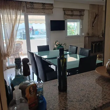 فيلة House Néa Péramos