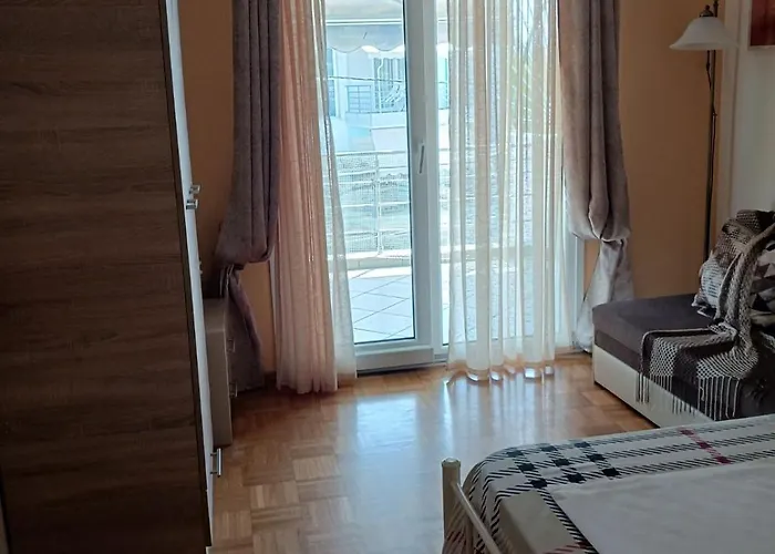 House * Néa Péramos